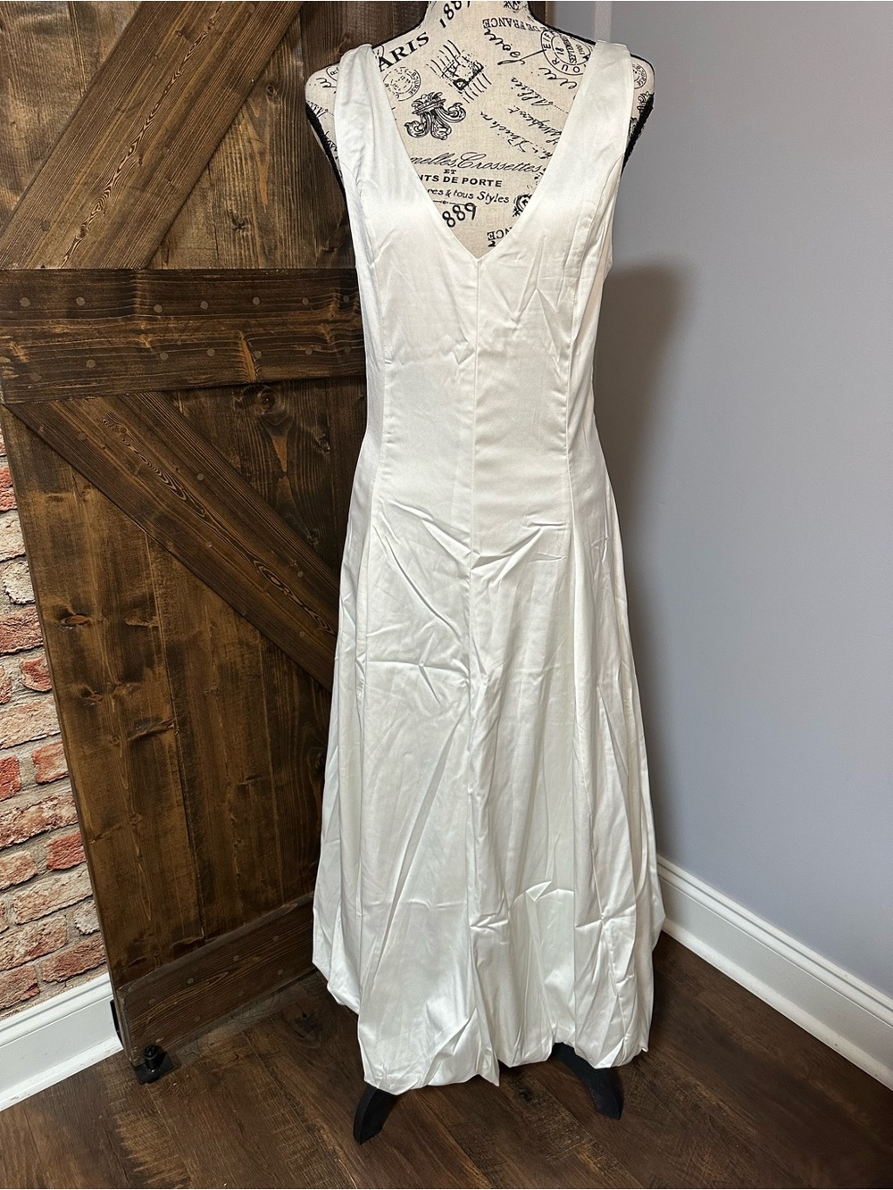 Abercrombie & Fitch Ivory V-Neck A-Line dress